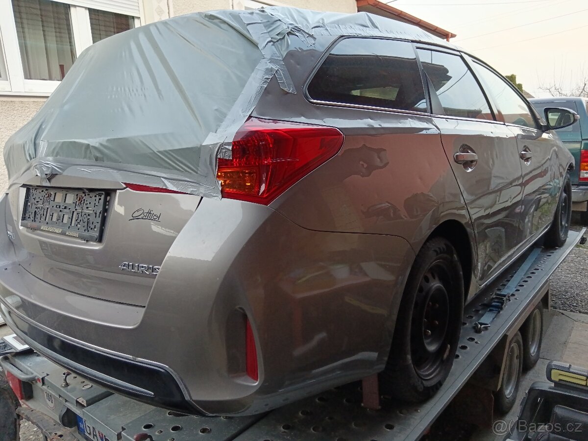 TOYOTA AURIS 1.4 D4D COMBI R.V. 2015 - 2