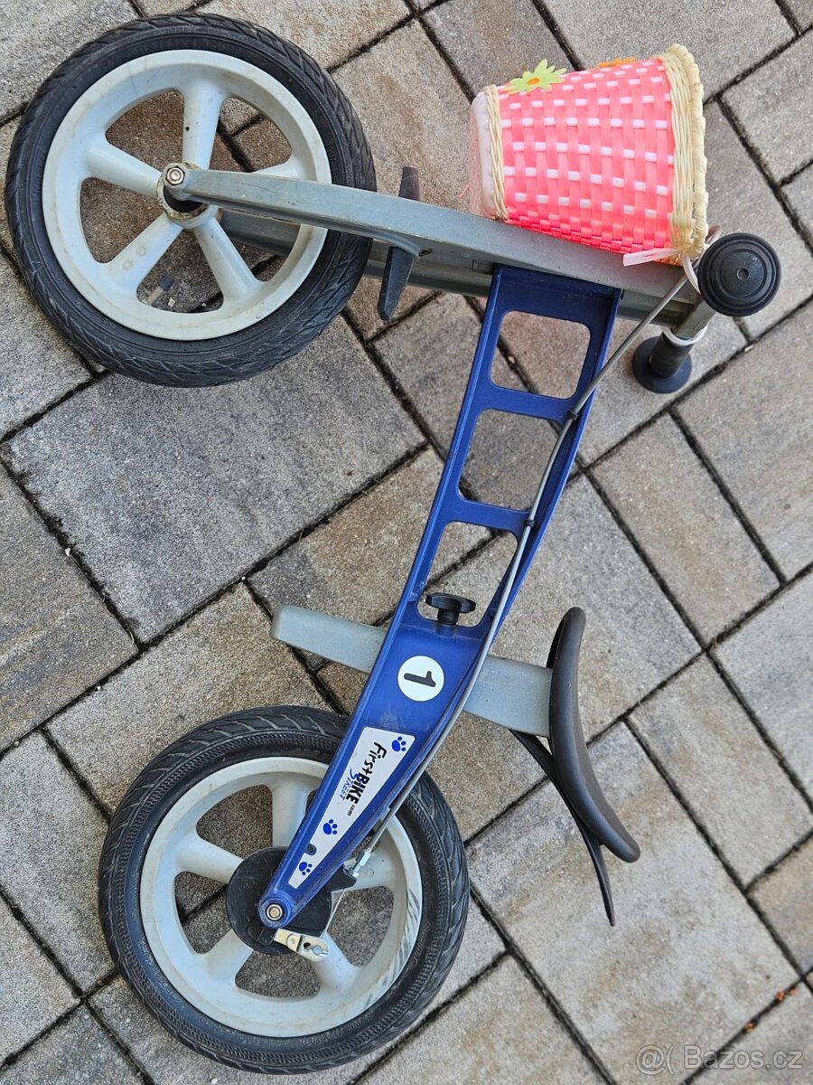 FirstBike - modrý s košíčkem - 2