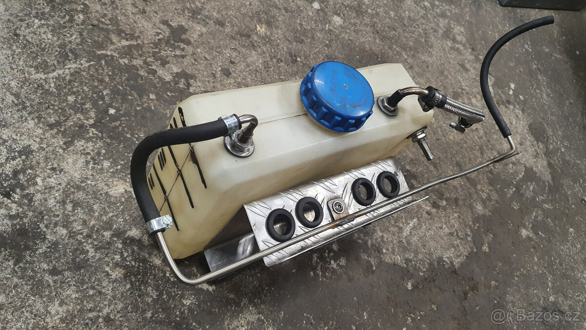 Plastová nádrž Trabant - 2