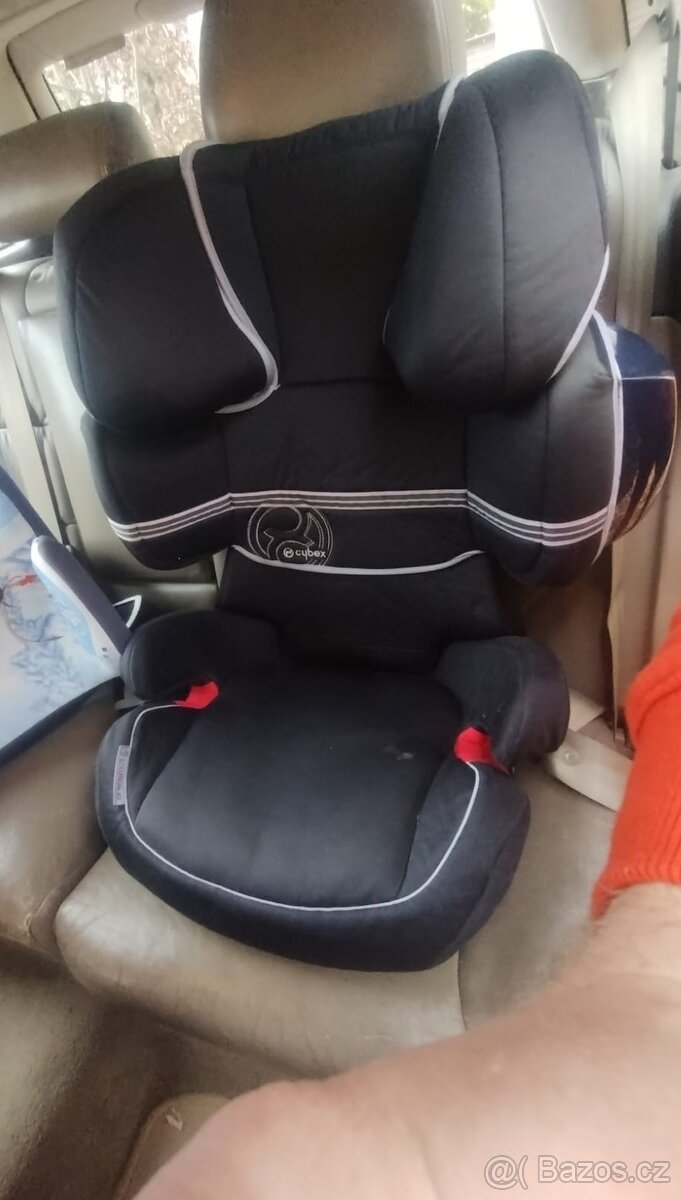 Autosedačky Cybex ve dvou provedeních a dva podsedáky - 2