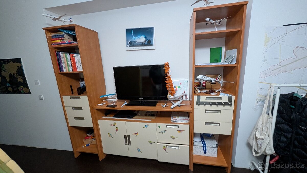 Dětský pokoj nábytek - postel, skříně, stůl - 2