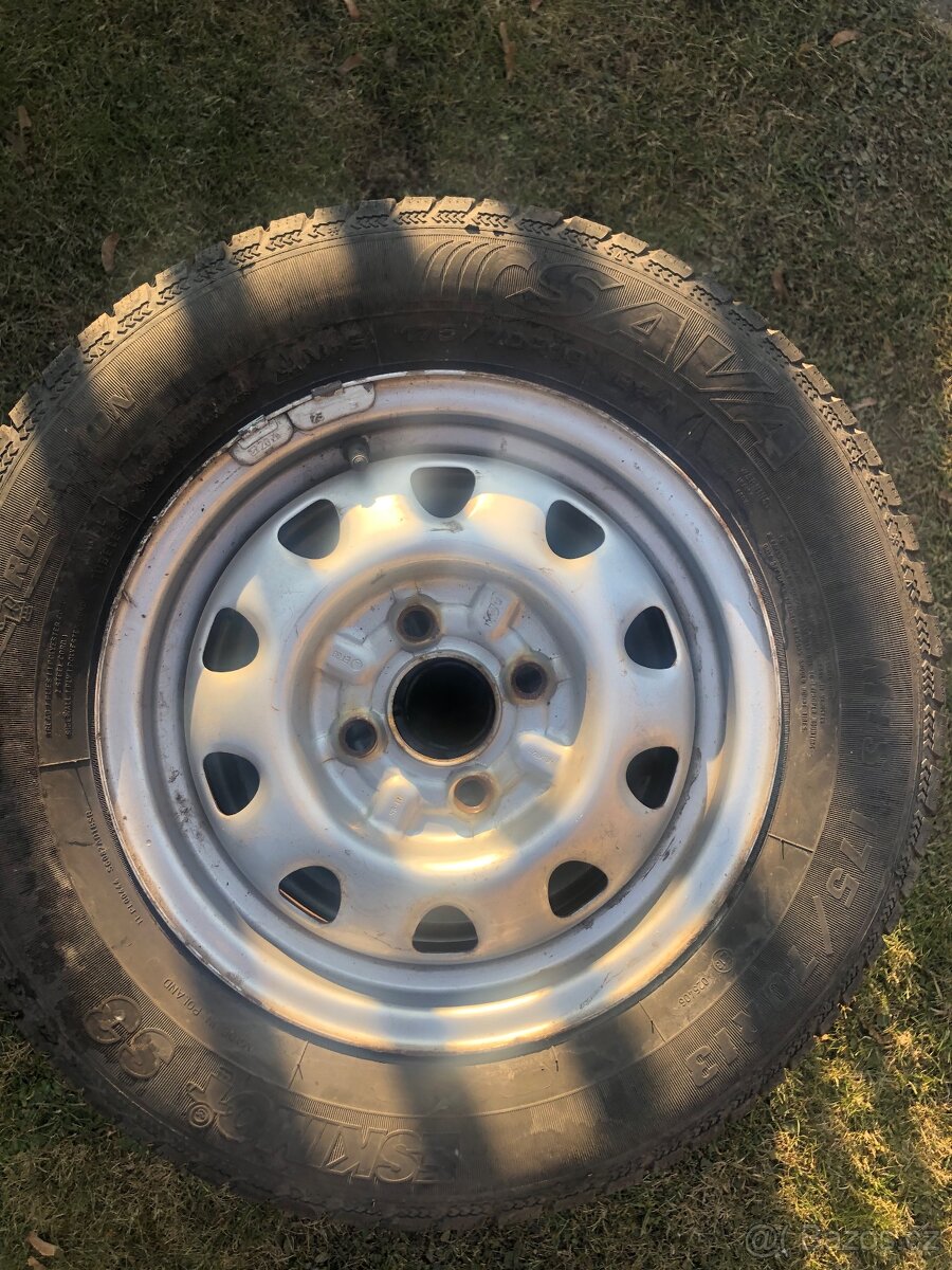 Zimní pneu i s disky na Škodu Felicii - 2