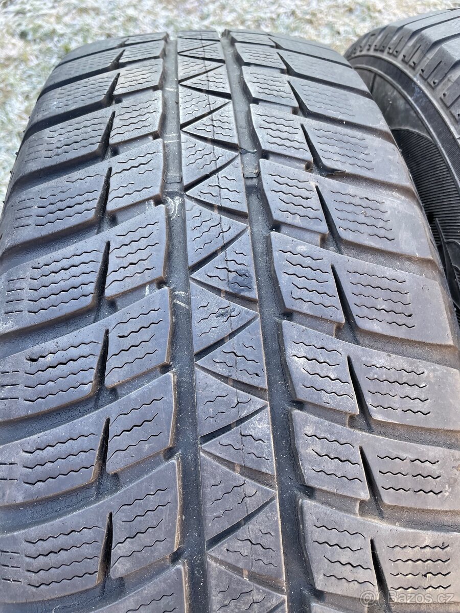 Falken 215/65R17 zimní - 2