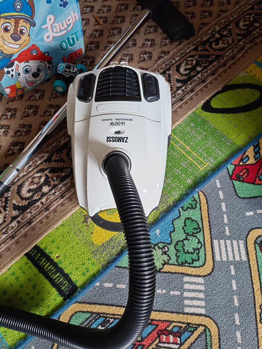 Vysavač Zanussi - 2