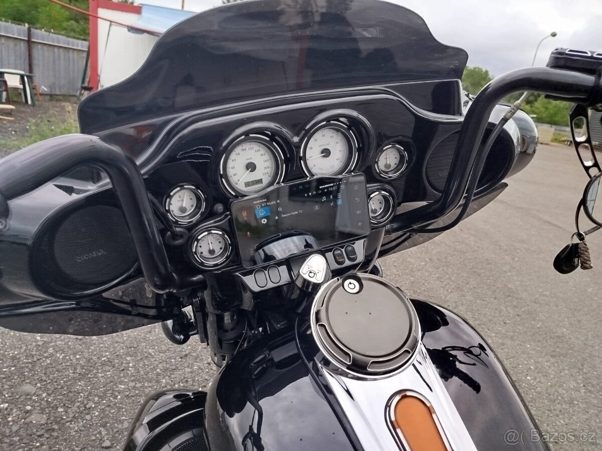 Harley Davidson street glide 1700 , mnoho úprav - 2