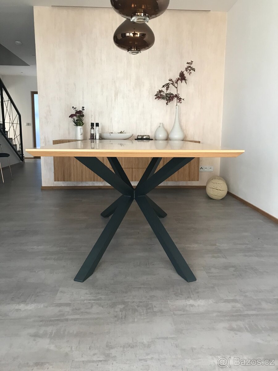 Jídelní stůl - 2