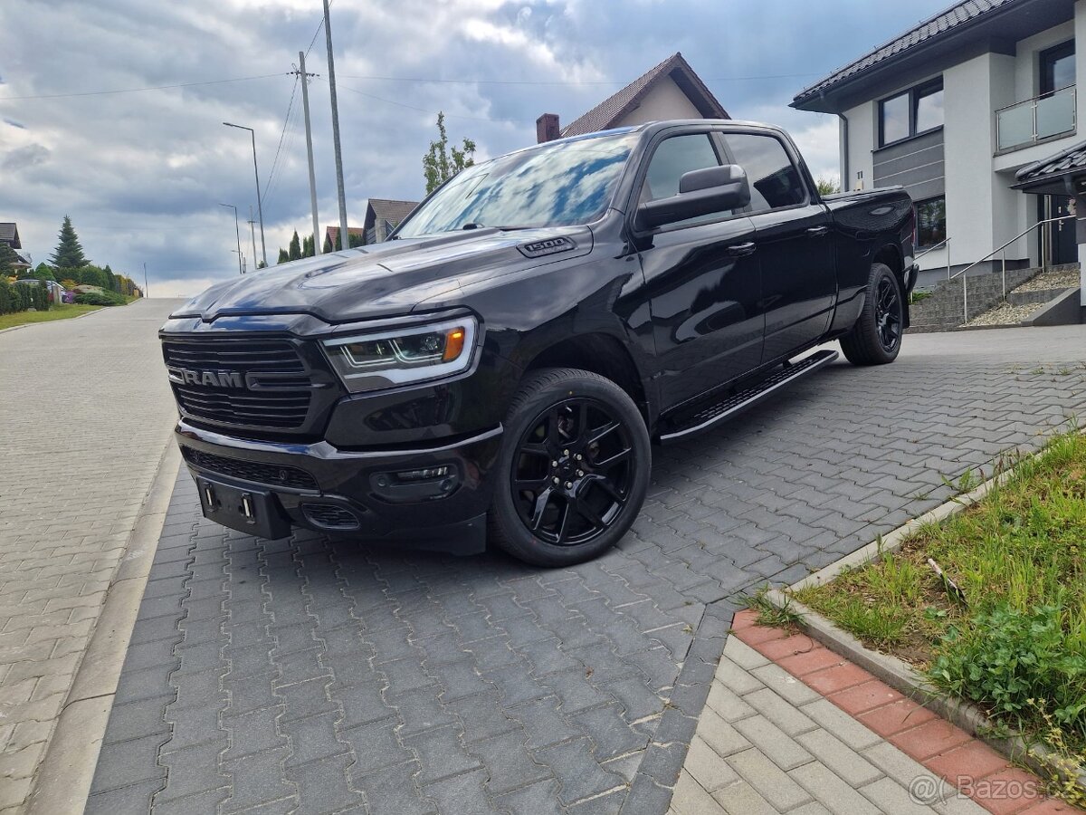 Dodge Ram 1500 5.7 V8 HEMI 4X4 - 2021 - 2