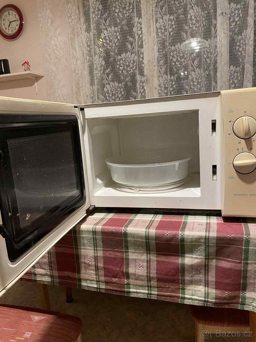 Mikrovlnná trouba Concept WP700L17-2 - 2