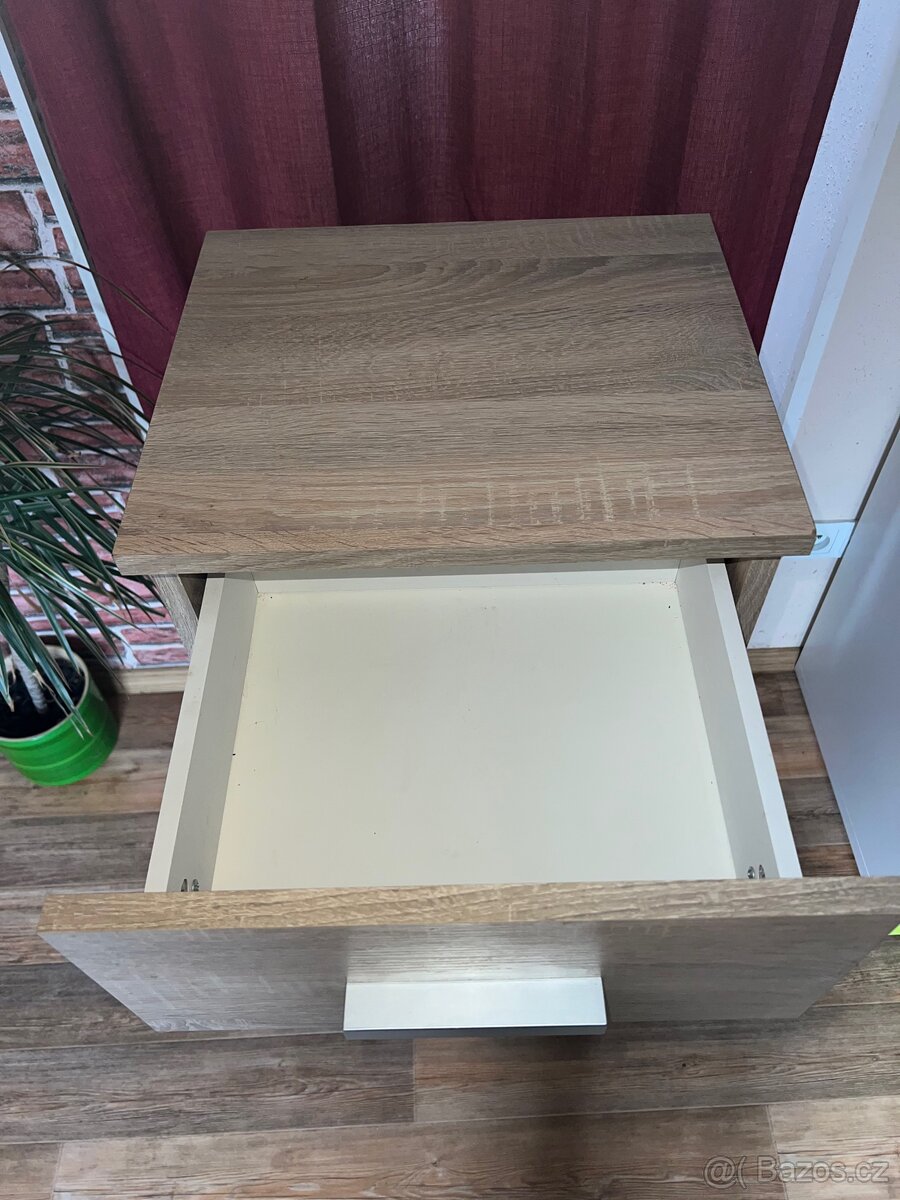 Skříňka se šuplíky - 2