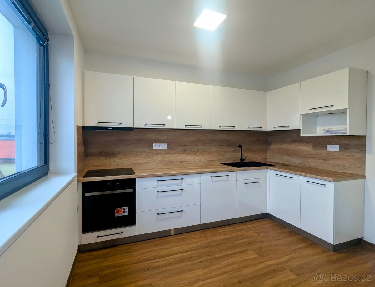 Pronájem bytu 2+kk s balkonem v novostavbě b.domu v Hodoníně - 2