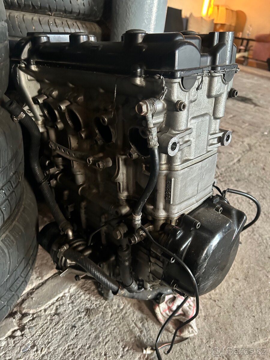 Díly z motoru Suzuki GSX-R 750 (srad) - 2