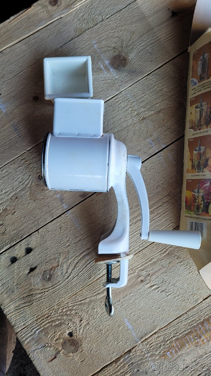 Mlýnek na strouhanku M90 - 2