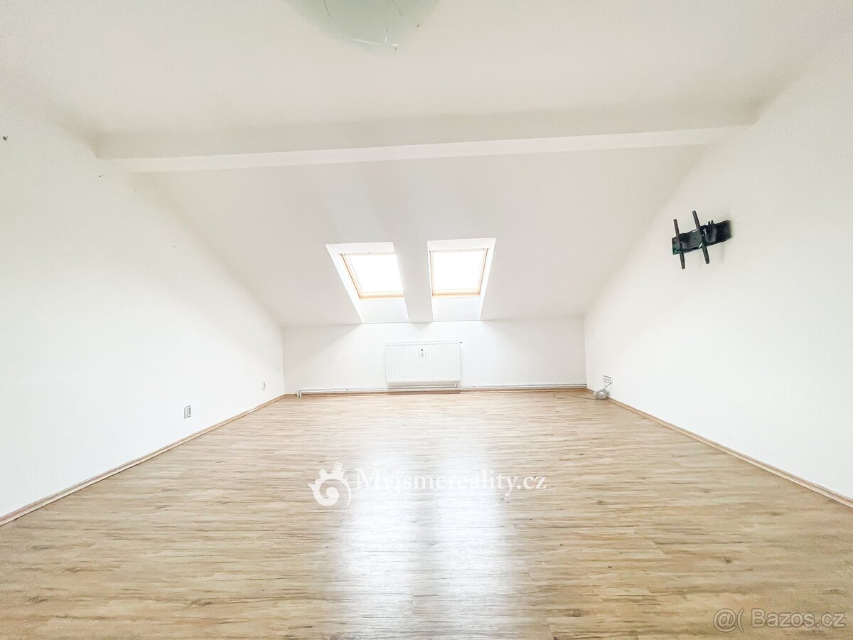 Pronájem cihlového bytu 1+1, 40 m², Znojmo, ul. Jiráskova - 2