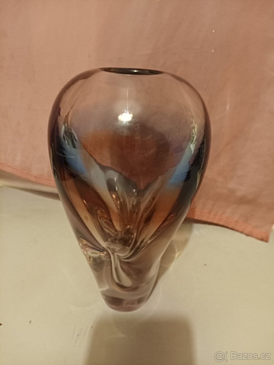 Váza ,hutní sklo . - 2