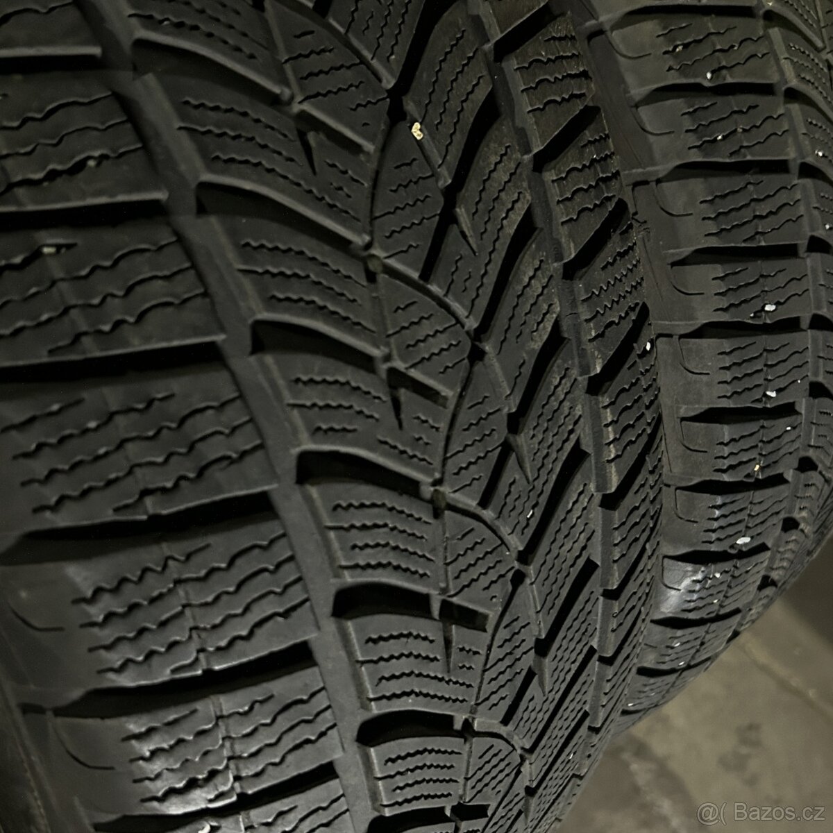 Zimní pneu 235/55 R17 103V Goodyear 5,5-6mm - 2