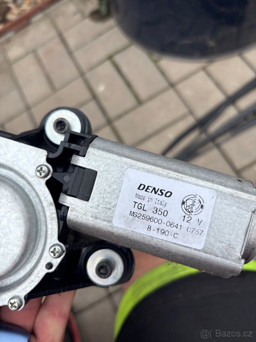 Alfa Romeo 147. Zadní stěrače. - 2