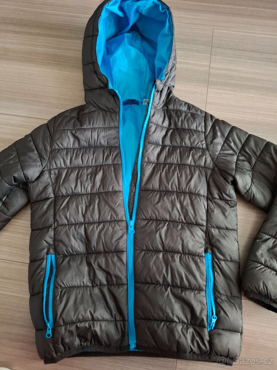 Černá bunda s modrými detaily vel. 140 - 2
