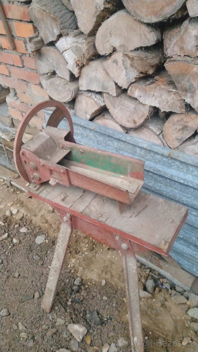 Řezačka píce a kopřiv - 2