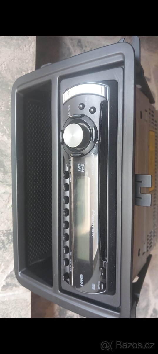 Autorádio Škoda octavia 2, zn. Pioner s CD, včetně rámečku - 2