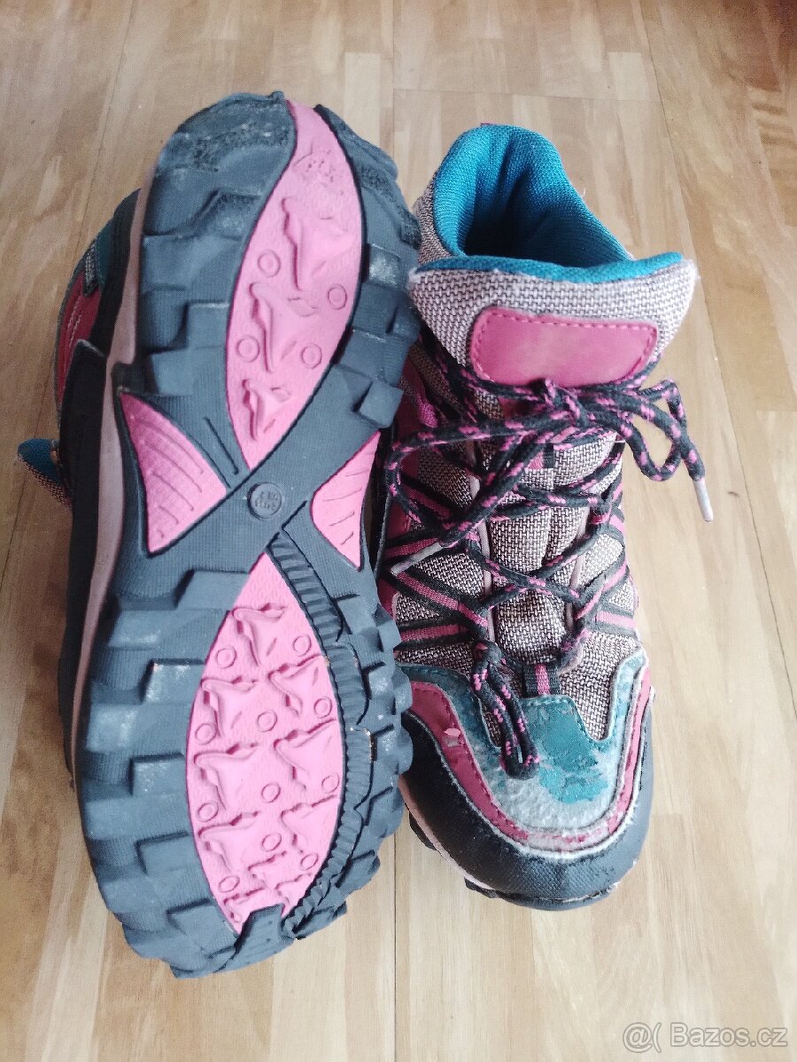 Divci turistické boty, vel. 34 - 2