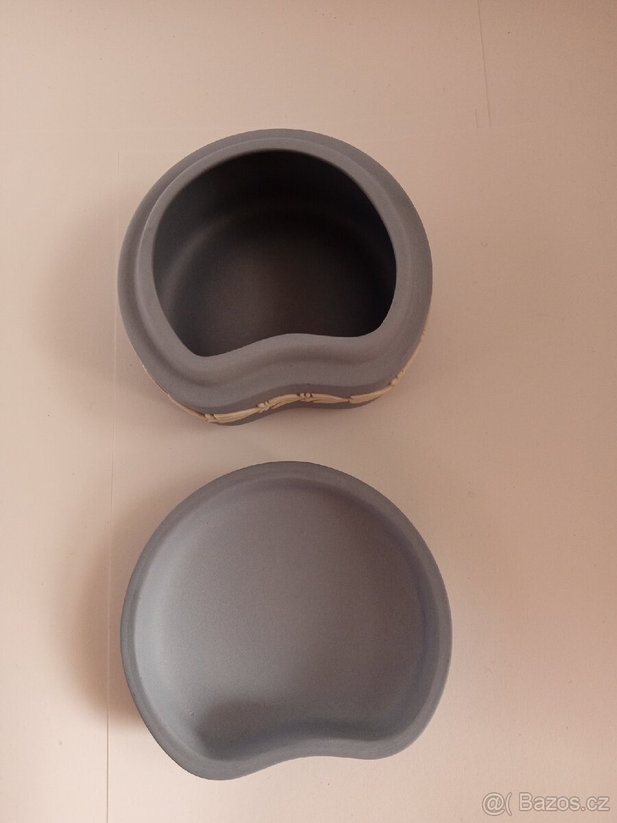 Anglická keramika -šperkovnice Wedswood - 2