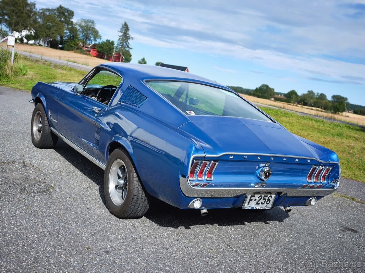 Ford Mustang Fastback - 2