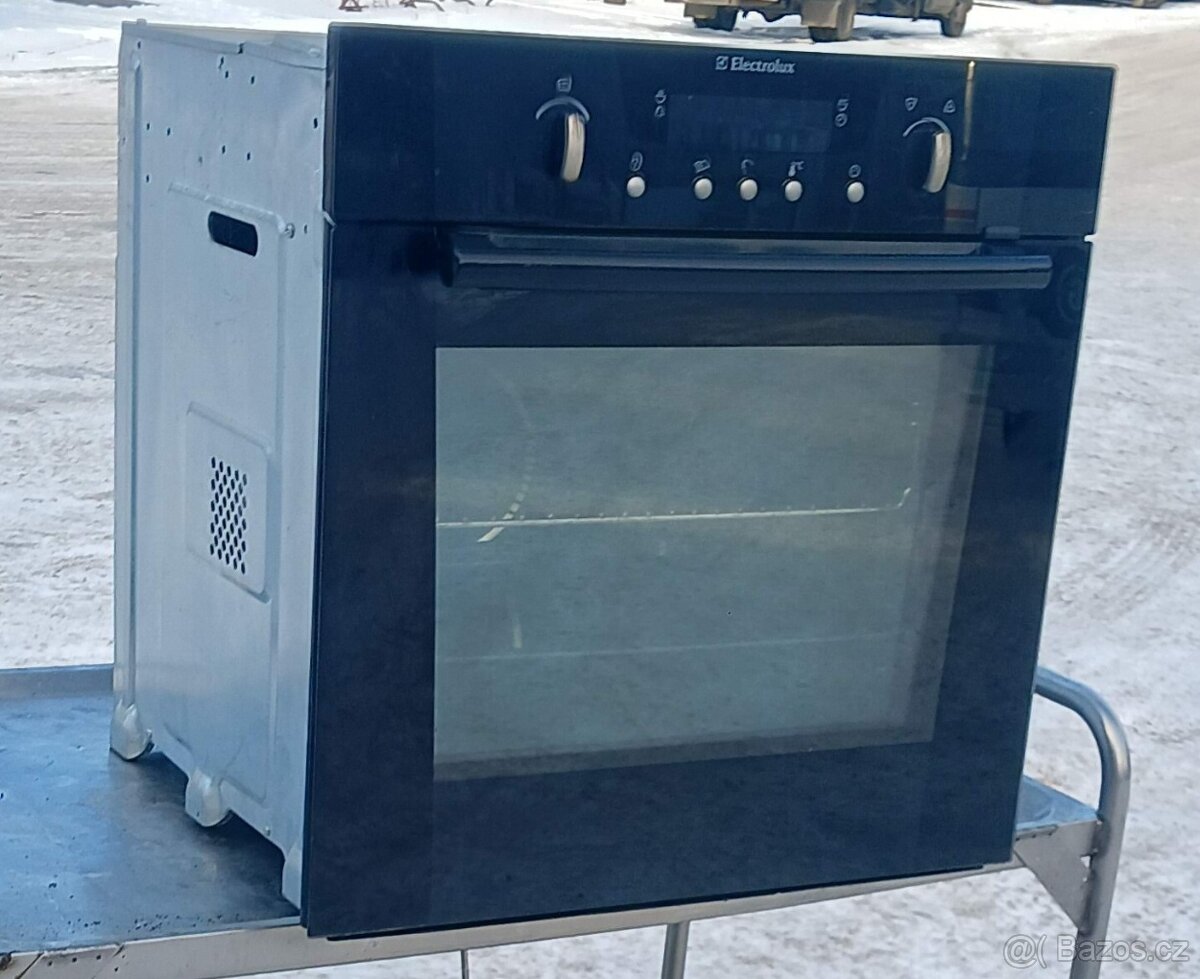 Vestavná trouba Elektrolux černá Multifunkční - 2