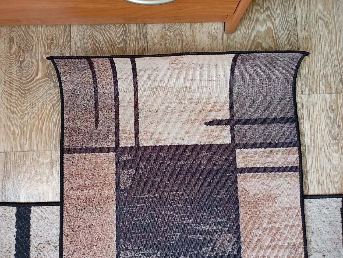 Prodám koberec běhounu - 2