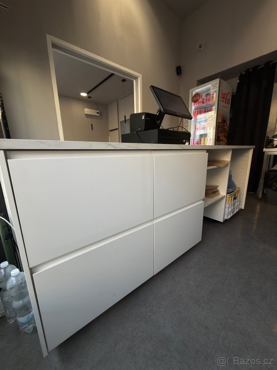 Pult / recepční nebo barová stanic - 2