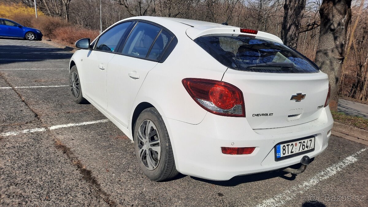 Chevrolet Cruze 1.6 hatchback - 2