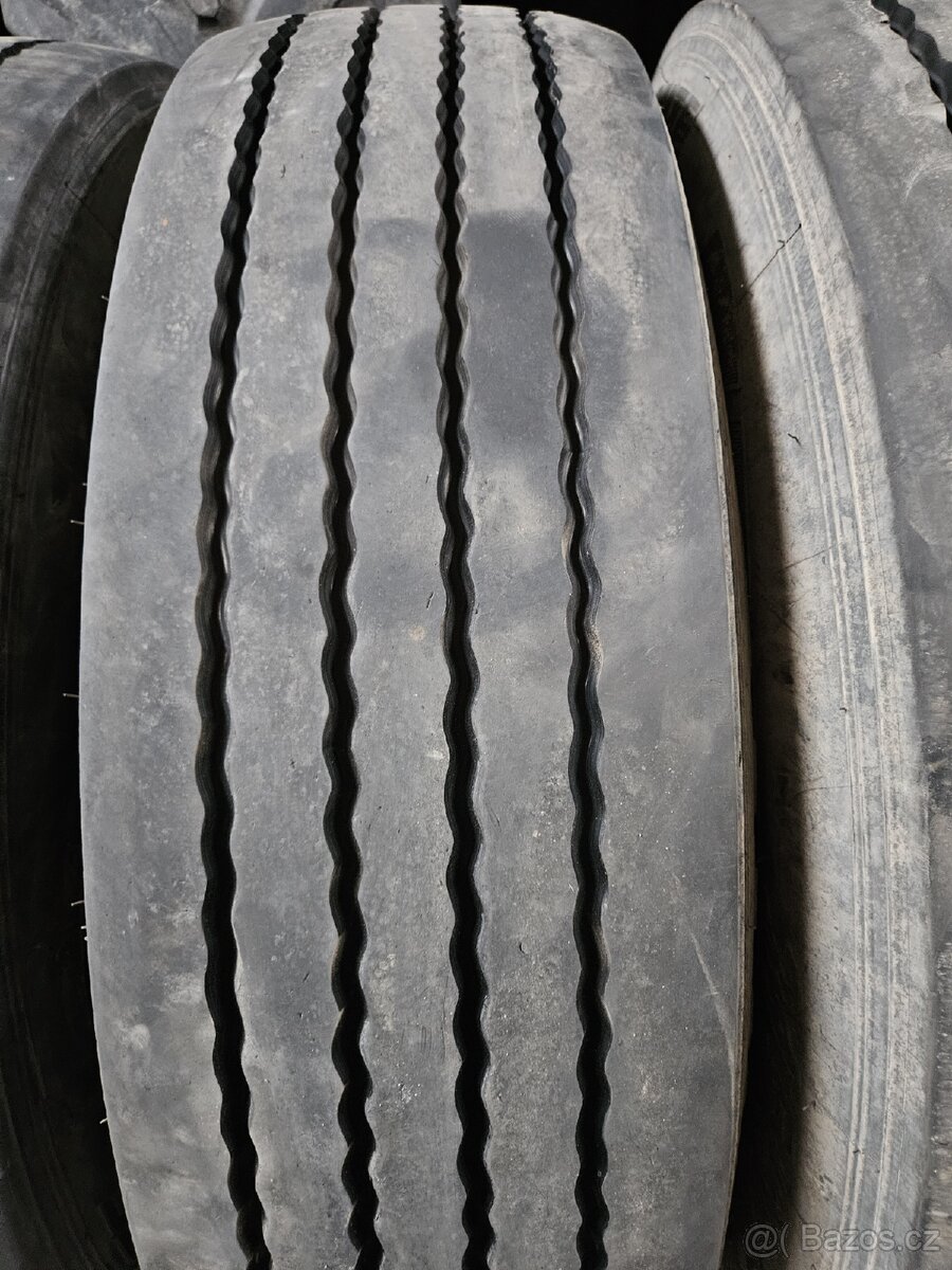 Nákladní pneu 315/80R22,5 vodící - 2