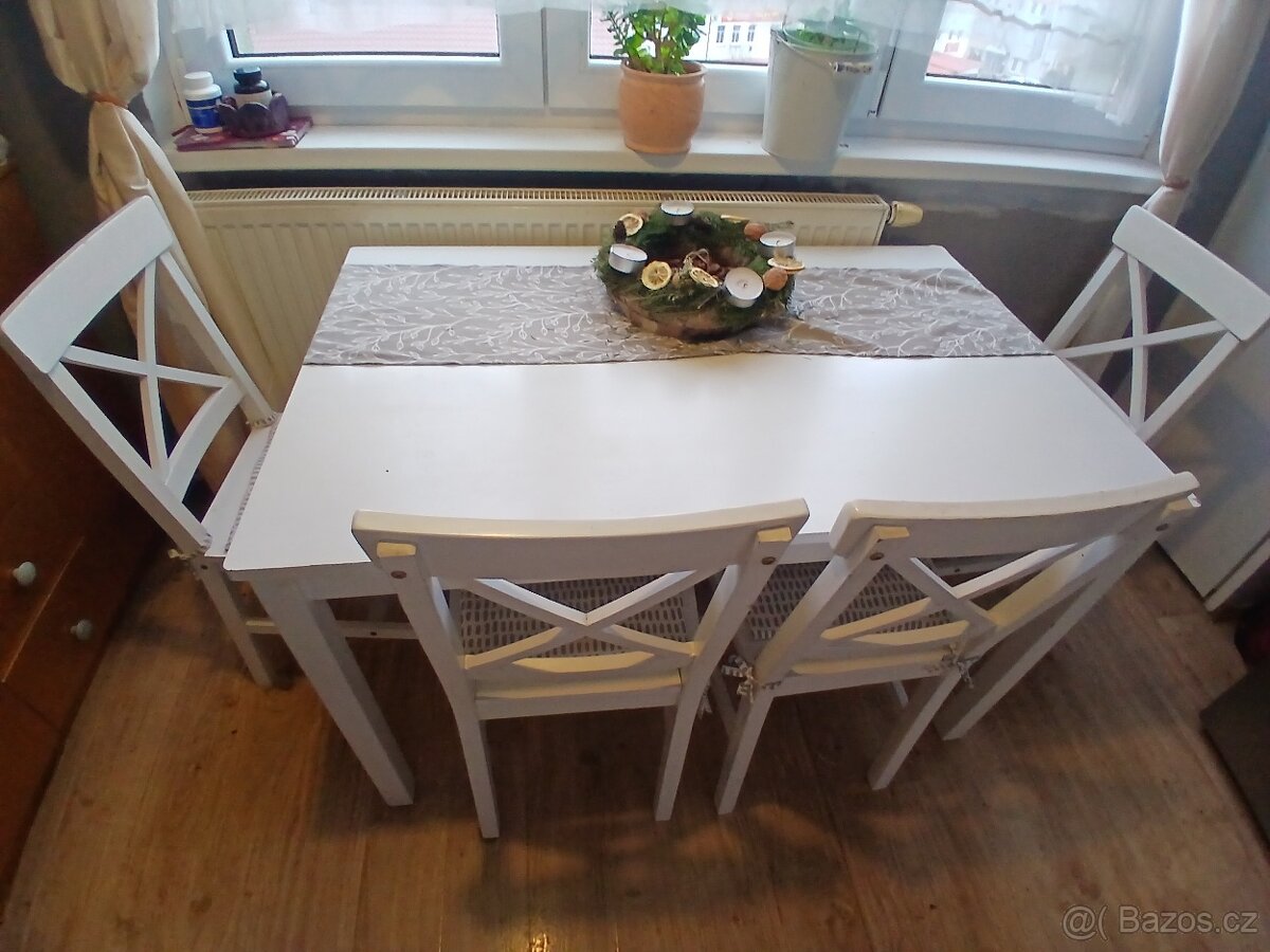 Jídelní stůl Jysk - 2
