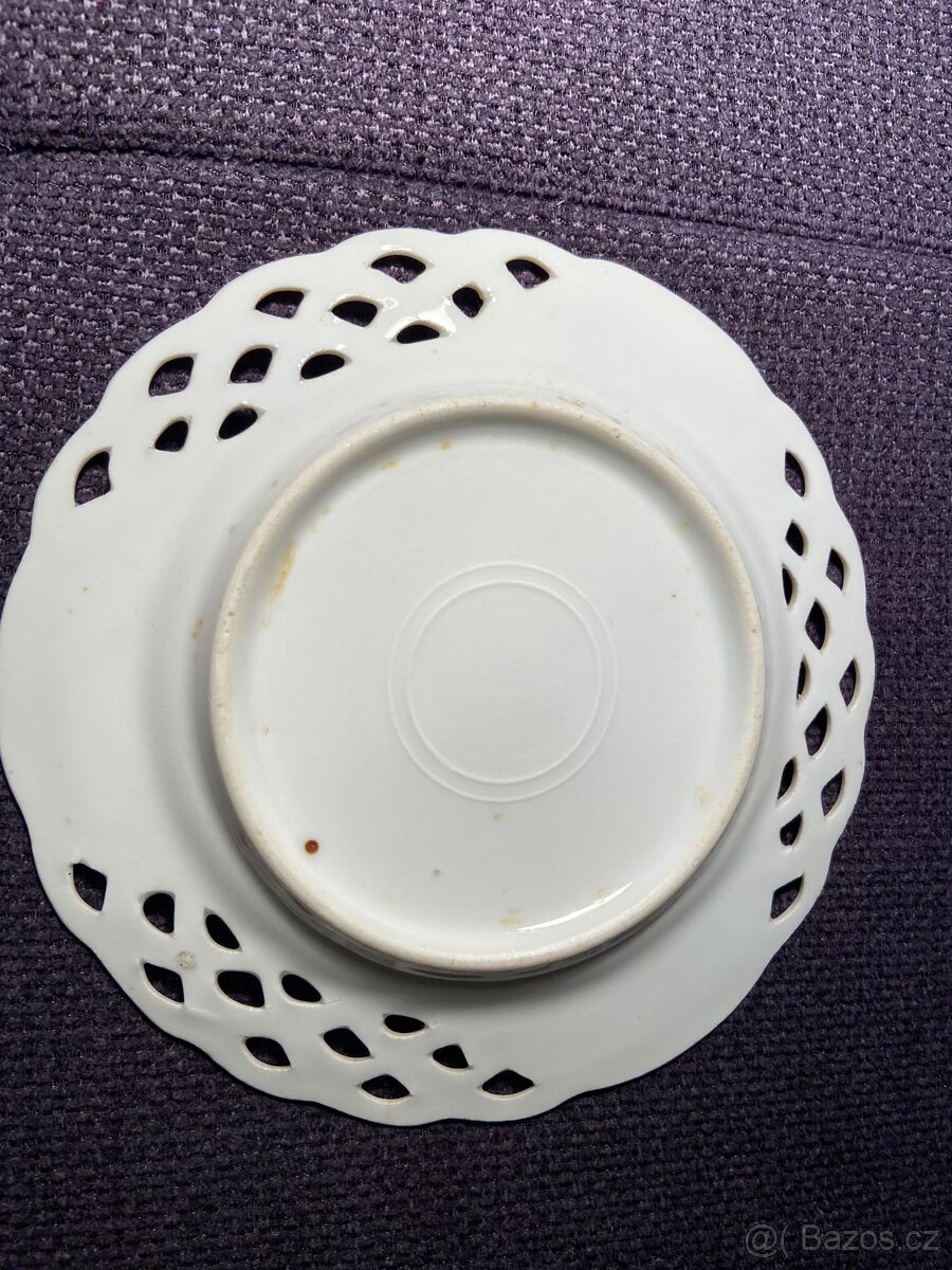 velmi starý talířek - 2