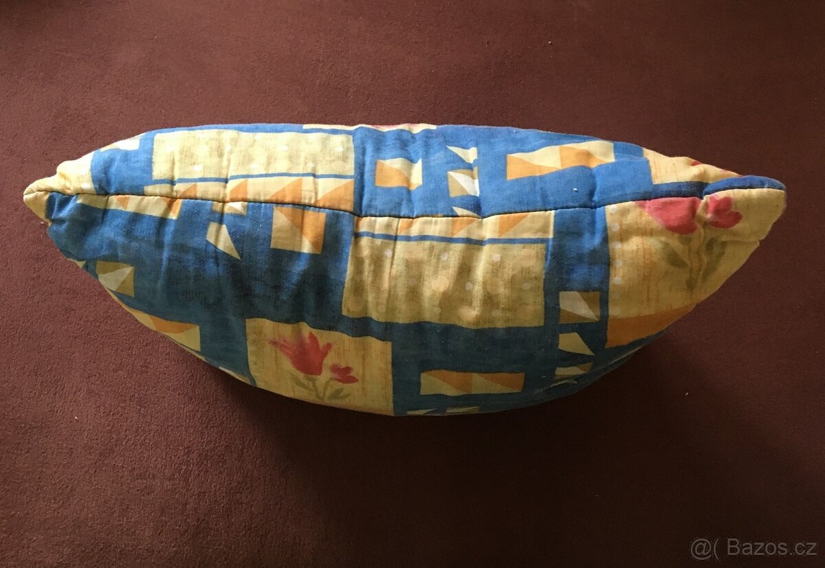 modro barevný polštář - 2