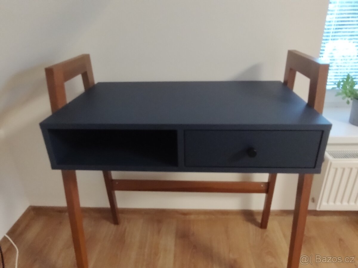 Designový kosmetický stolek - 2