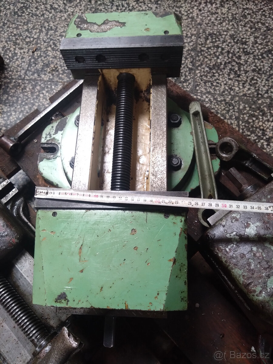 Strojní svěrák 250 - 2