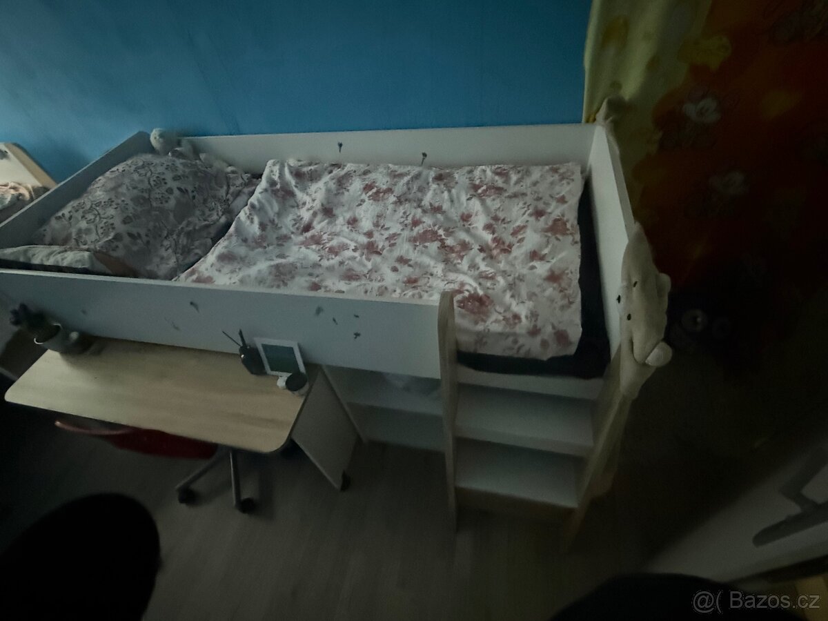 Dětská postel se stolem - 2