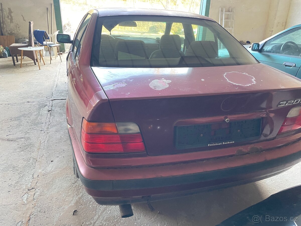 E36 320i díly - 2
