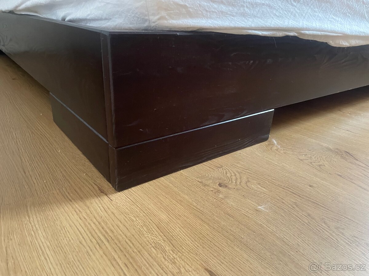 Dřevěná postel - 2