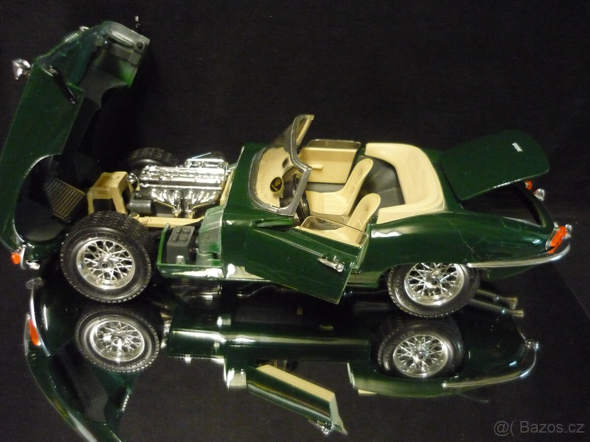 Jaguar E Type Cabriolet zelený Bburago 1/18 - 2