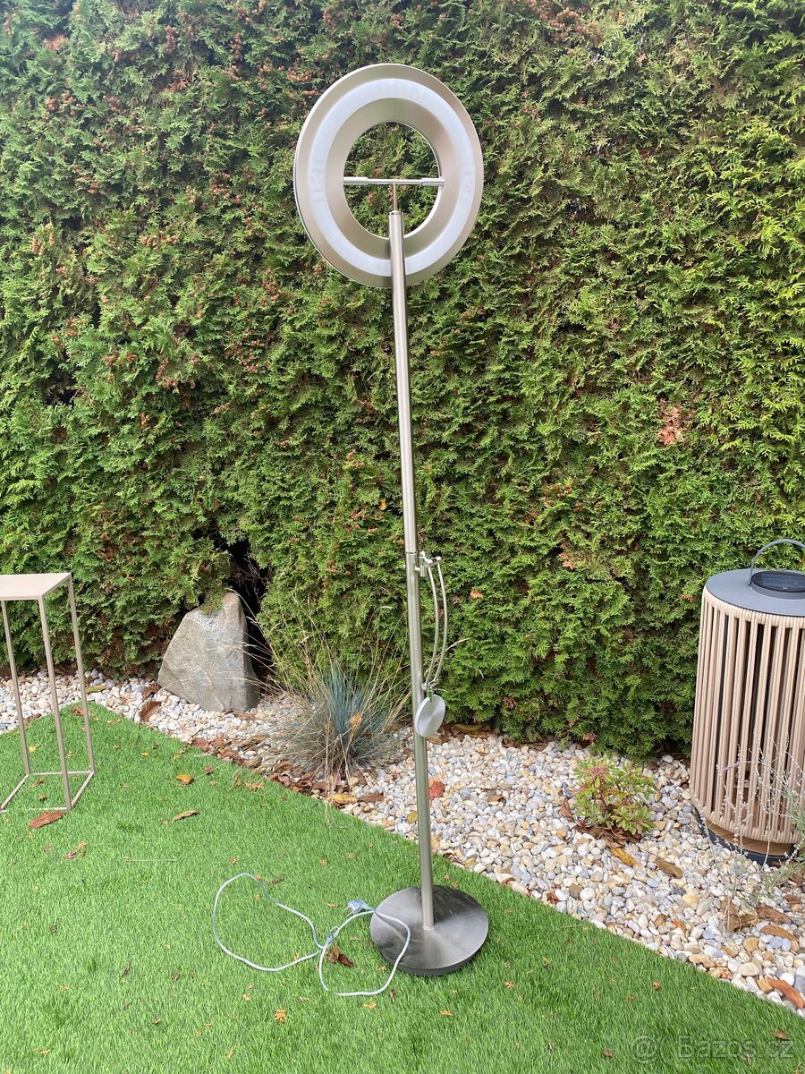 Stojaci lampa led nova - 2
