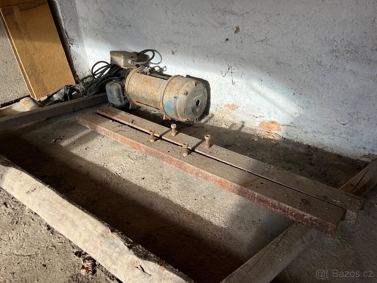 Stavební vrátek - 2