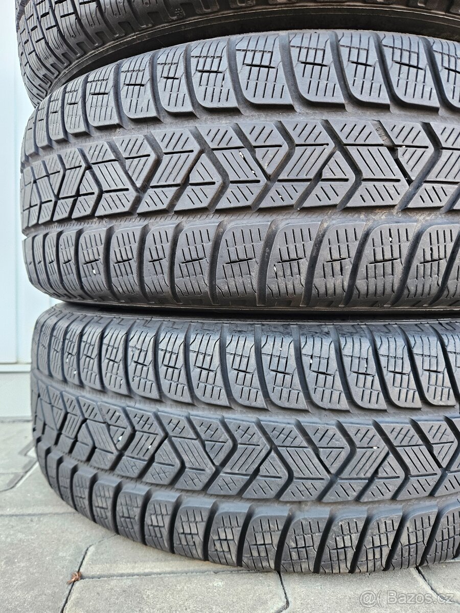 Zimní Pirelli 215/60/17 - 2