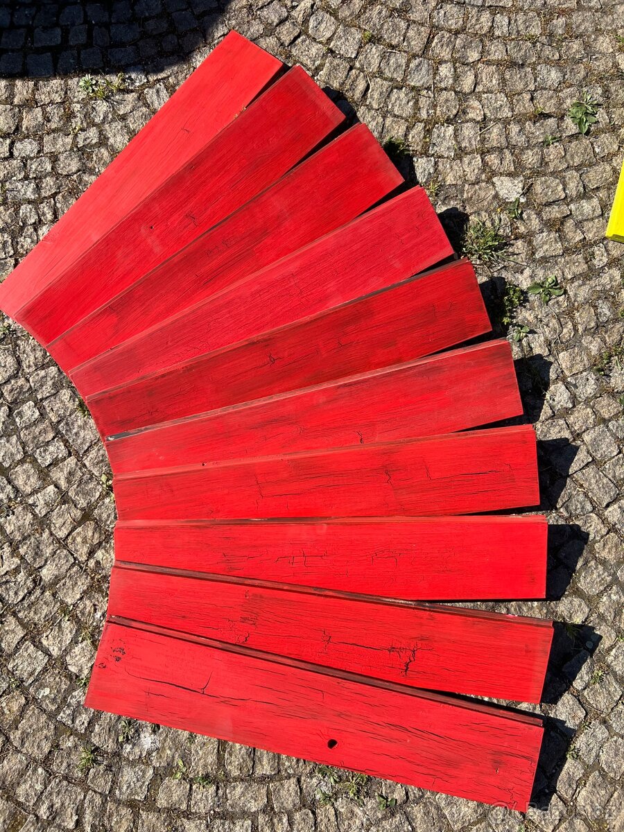 Levný dřevěný obklad Zpuchřelá barva - vintage červená - 2