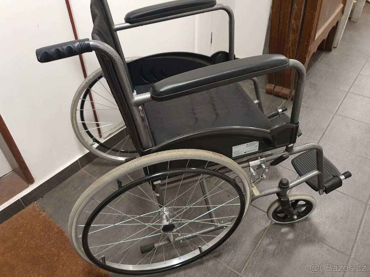 skládací invalidní vozík PLNÁ KOLA - 2