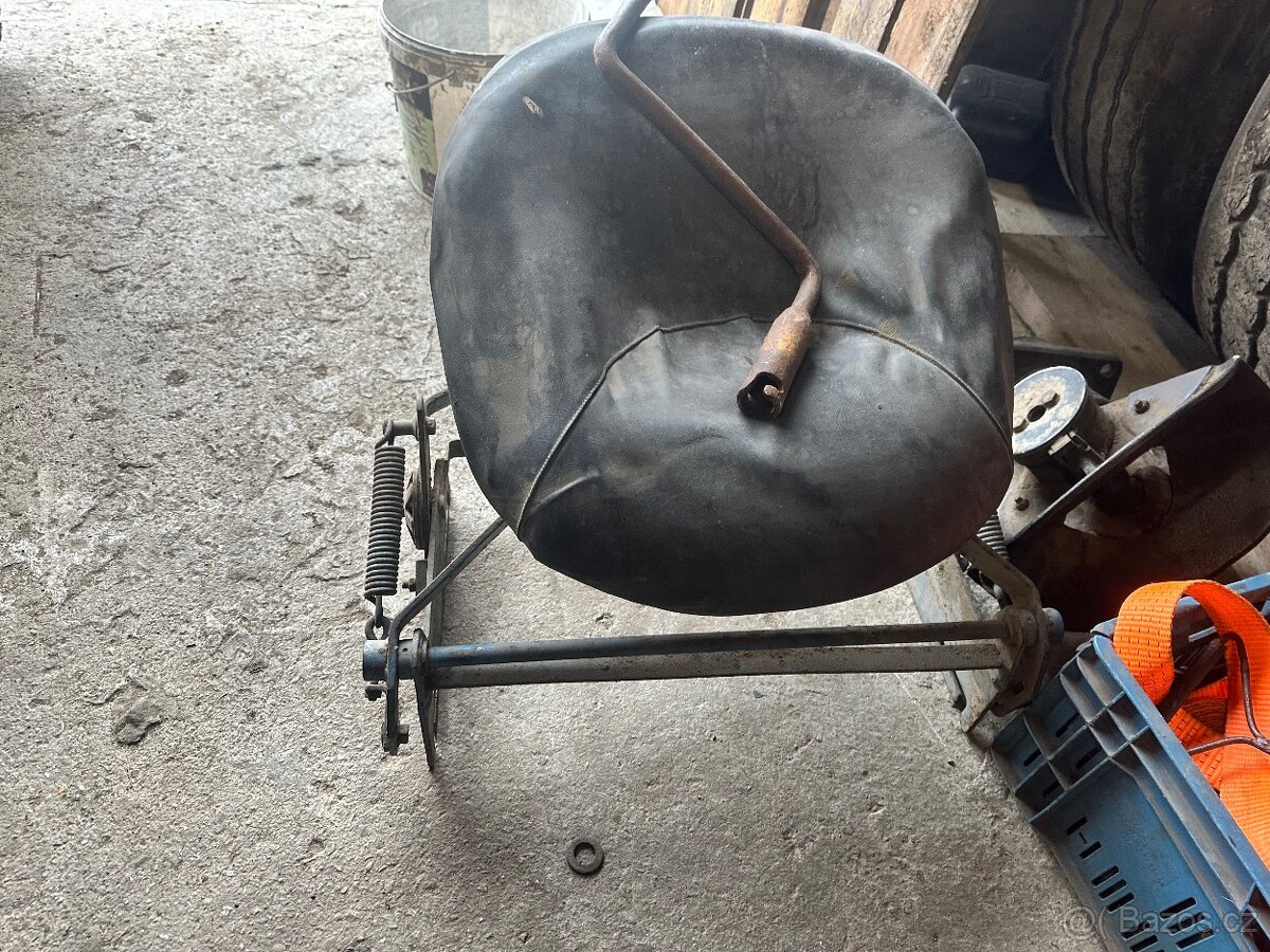 Sedánka Zetor 25 - 2