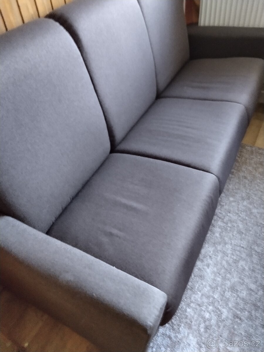 Prodám rozkládací pohovka s úložným prostorem - 2