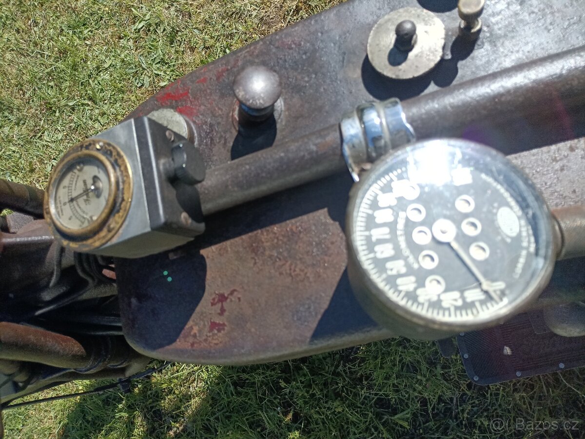 Corbin tachometr - 2