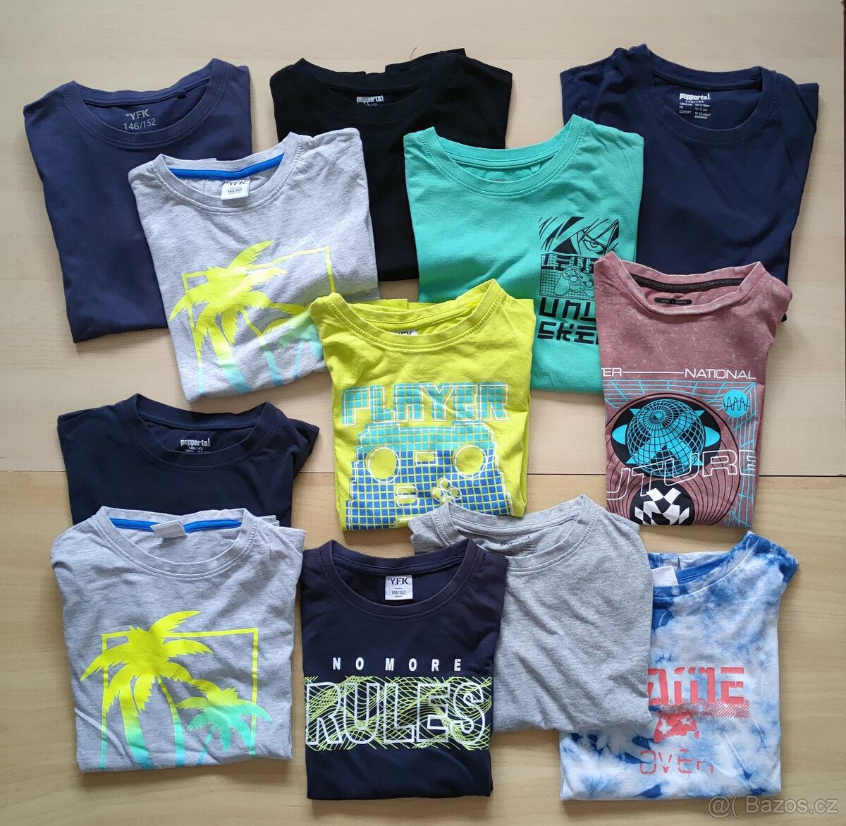 12 triček, vel. 146/152 - 2