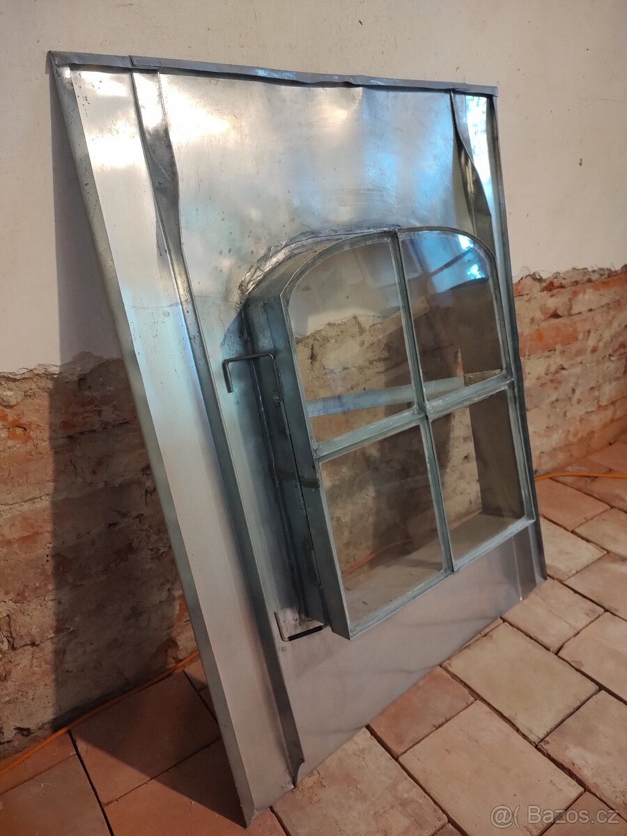 historický střešní výlez (replika) - 2